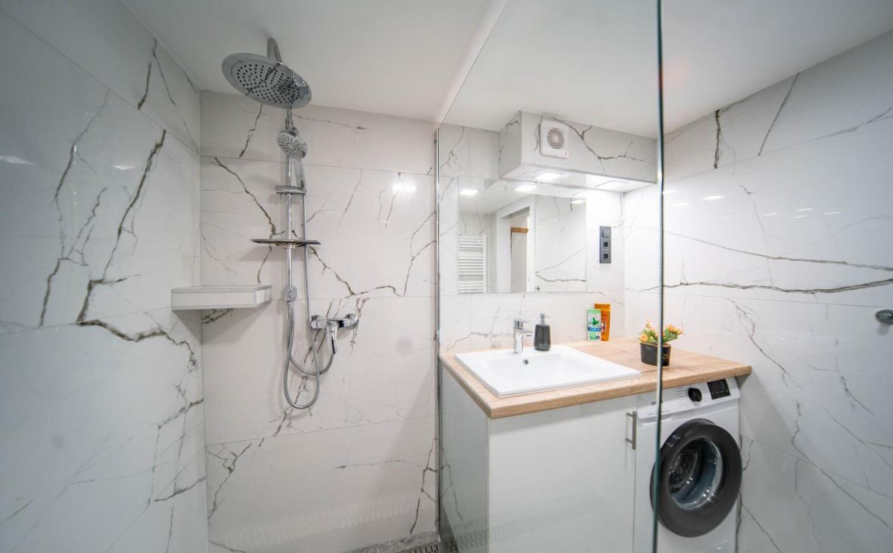 Free Parking Basilica Rob'S Home - Ac, Wi-Fi, Smart Tv บูดาเปสต์ ภายนอก รูปภาพ